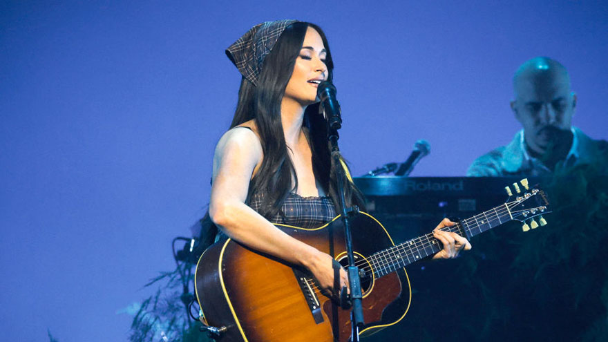 Kacey Musgraves bares all in NSFW scene from steamy 'Mexico Honey' video