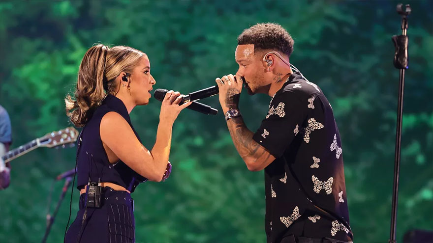 Kane Brown & Katelyn Brown share stage with daughter in adorable moment
